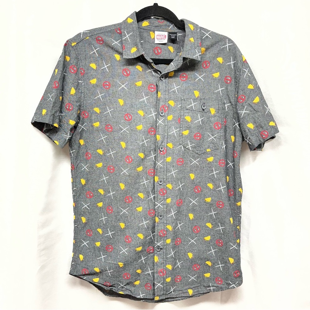 Marvel Deadpool Gray Shirt with Red and Yellow Taco & Sward Accents size Med